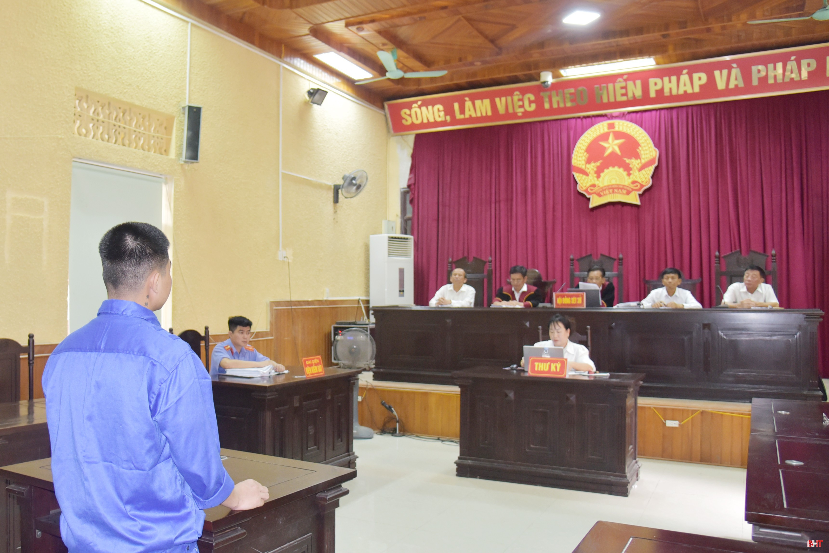 Tòa án nhân dân tỉnh đã xét xử công khai và tuyên bản án nghiêm khắc nhất đối với kẻ vận chuyển ma túy số lượng lớn. bqbht_br_toa-an-nhan-dan-tinh-xet-xu-vu-duc-thinh-ve-hanh-vi-van-chuyen-trai-phep-chat-ma-tuy.jpg