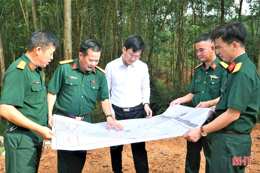 Lãnh đạo Bộ CHQS tỉnh phối hợp với các cơ quan chức năng huyện Hương Khê kiểm tra, rà soát, điều chỉnh phương án phòng chống thiên tai, cháy rừng trên địa bàn trọng điểm xã Hương Trạch. bqbht_br_lanh-dao-bo-chqs-tinh-phoi-hop-voi-cac-co-quan-chuc-nang-huyen-huong-khe-kiem-tra-ra-soat-dieu-chinh-phuong-an-phong-chong-thien-tai-chay-no-chay-rung-tren-dia-ban-trong-diem-xa-huong-trach.jpg