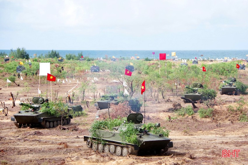 Các cuộc diễn tập khu vực phòng thủ và diễn tập chiến đấu được thực hiện đúng kịch bản, đảm bảo an toàn, phát huy hiệu quả. bqbht_br_z6853498234068-84b9a0528a087ebe08a608da14b9e99c.jpg
