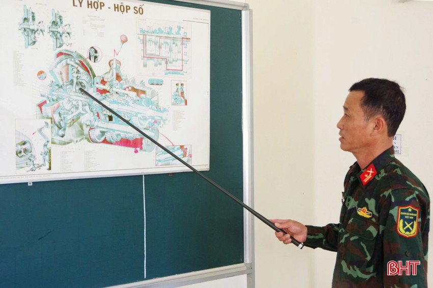 Người lính thợ sẵn sàng truyền đạt kiến thức, kinh nghiệm cho đồng đội. bqbht_br_2-copy.jpg