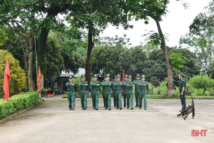 Tiếp tục ôn luyện đội hình, đội ngũ. bqbht_br_on-luyen-lai-doi-hinh-doi-ngu.jpg