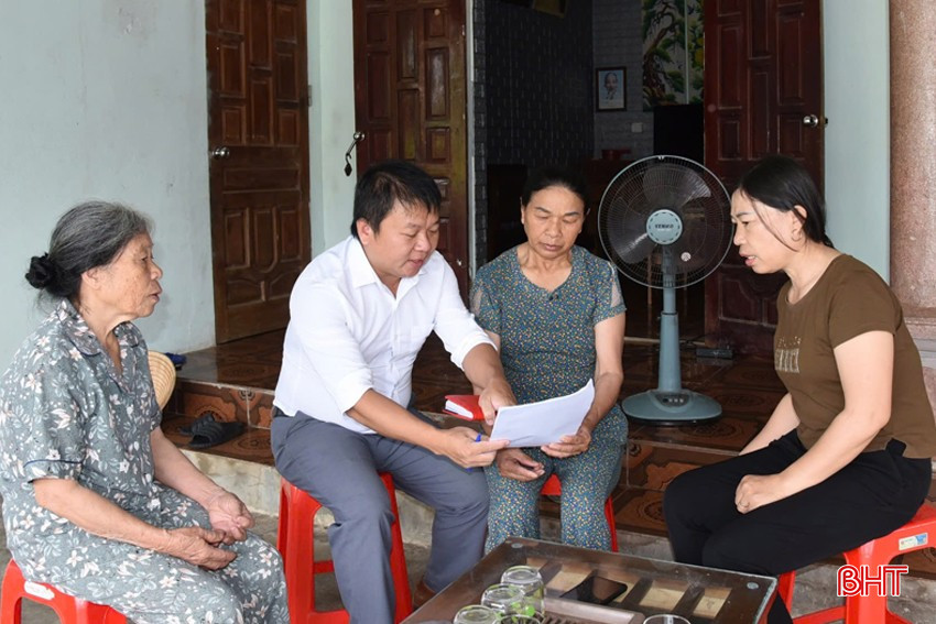 Các hộ dân phản ánh sự việc với phóng viên. bqbht_br_2-copy.jpg