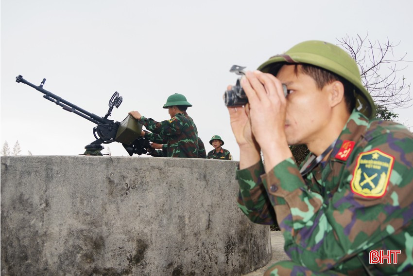 Những người lính ở đảo Sơn Dương quyết tâm bảo vệ vùng trời, vùng biển quê hương. bqbht_br_a5-copy.jpg