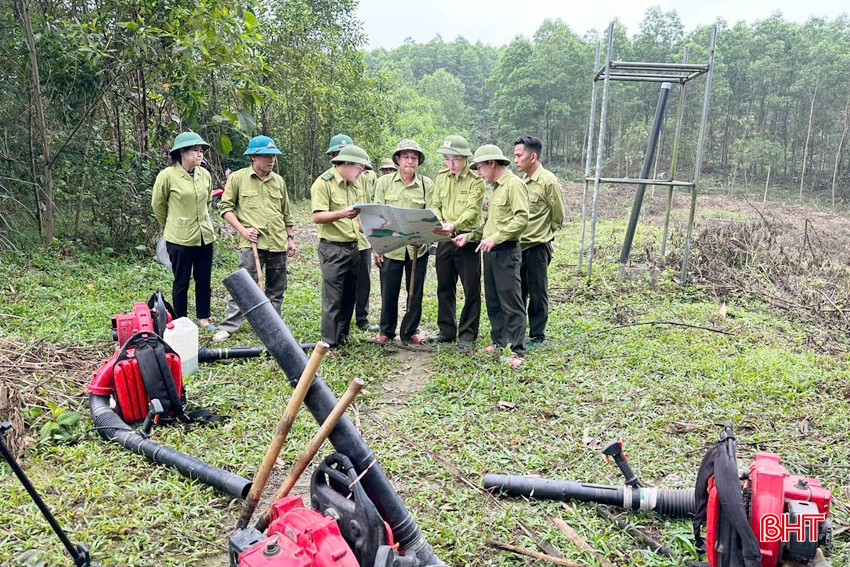 Ban Quản lý rừng phòng hộ Nam Hà Tĩnh kiểm đếm phương tiện chữa cháy và khảo sát làm đường băng cản lửa. bqbht_br_z6497021808314-e9d200fdac01d2f4fe3fdd7016902ce1-copy.jpg