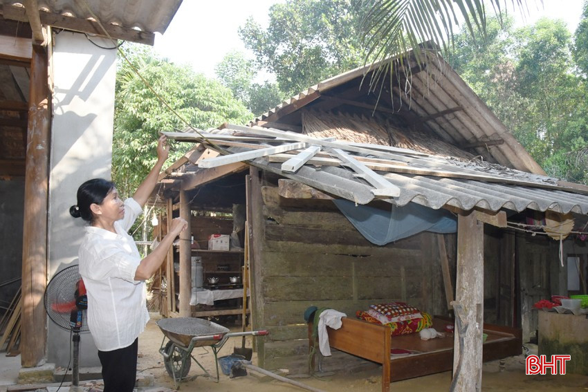 Bà Nguyễn Thị Lài tận dụng những thanh gỗ trong căn nhà cũ để giảm chi phí xây dựng. bqbht_br_dsc-7200-copy.jpg