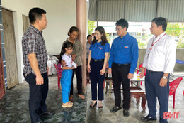 Tiếp tục huy động nguồn lực hỗ trợ khắc phục hậu quả bão lũ