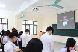 Lưu học sinh Lào tại Hà Tĩnh tưởng nhớ cố Chủ tịch Khamtay Siphandone