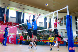 Khởi tranh Giải Bóng chuyền nam Cụm thi đua số 5 Bộ Công an mở rộng 