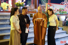 Đầu năm đi lễ chùa