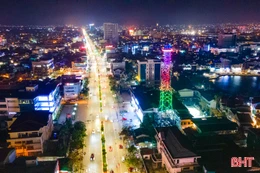 Thành Sen lung linh đón Tết