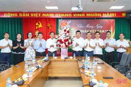 Lãnh đạo Hà Tĩnh chúc mừng Ngày Doanh nhân Việt Nam