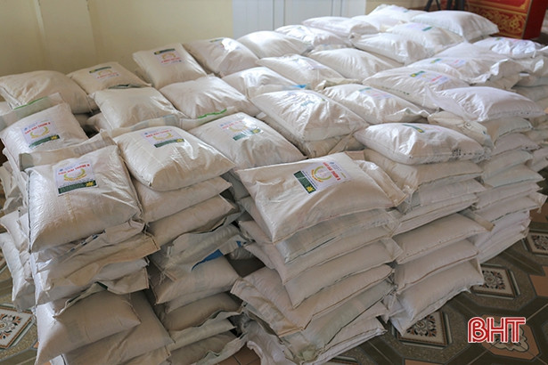 Hỗ trợ 5,5 tấn gạo cho hội viên phụ nữ bị ảnh hưởng bởi Covid-19 ở Thạch Hà