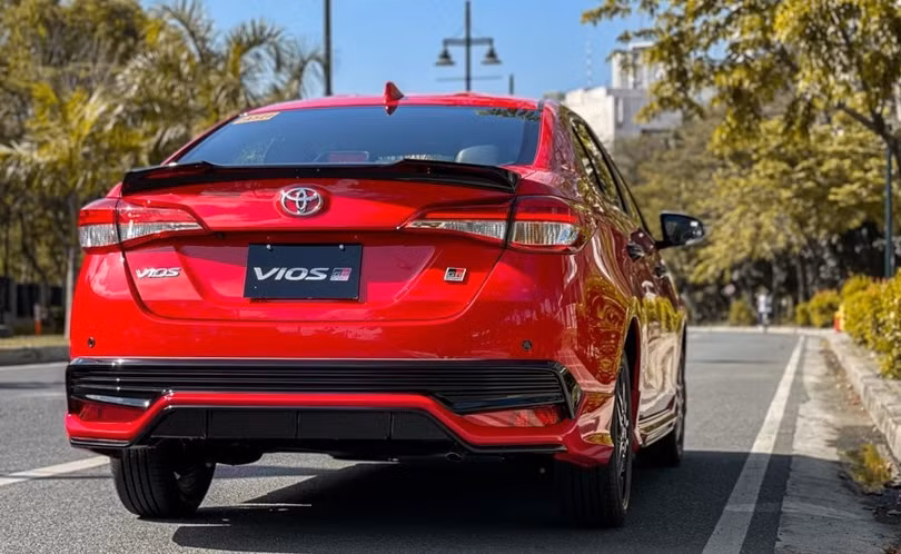 Chọn Toyota Vios GR-S hay Hyundai Elantra 1.6 AT khi có hơn 600 triệu?