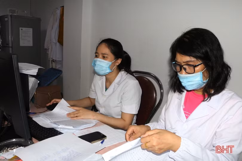 Cán bộ Khoa Cận lâm sàng CDC Hà Tĩnh “trắng đêm” xét nghiệm Covid-19