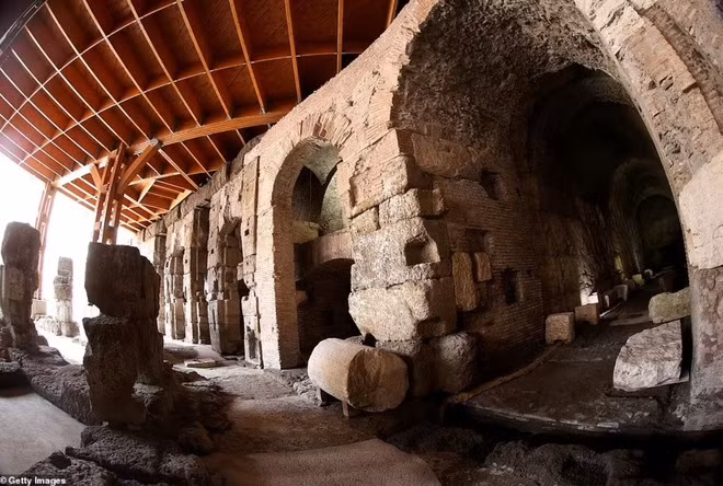 Bước đi trên những đường hầm 2.000 năm tuổi của võ sĩ giác đấu