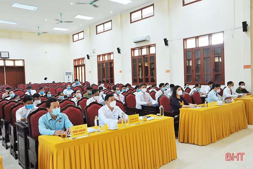 Bí thư Huyện ủy Hương Khê Lê Ngọc Huấn tái cử chức vụ Chủ tịch HĐND huyện