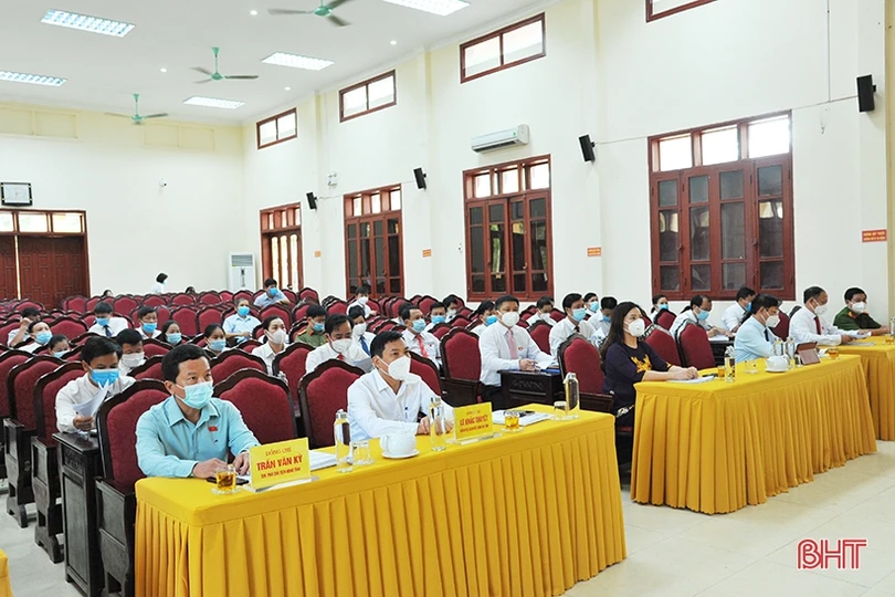 Bí thư Huyện ủy Hương Khê Lê Ngọc Huấn tái cử chức vụ Chủ tịch HĐND huyện