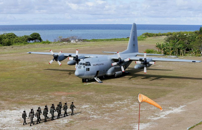 Hiện trường vụ rơi máy bay quân sự Philippines khiến ít nhất 17 người thiệt mạng