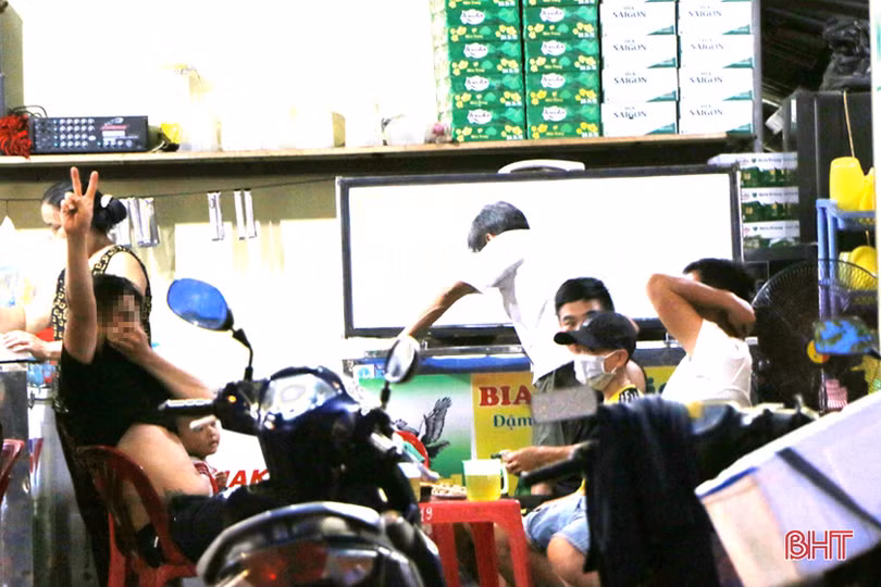 Hà Tĩnh: Dịch Covid-19 còn phức tạp, nhiều người dân vẫn... quên 5K!