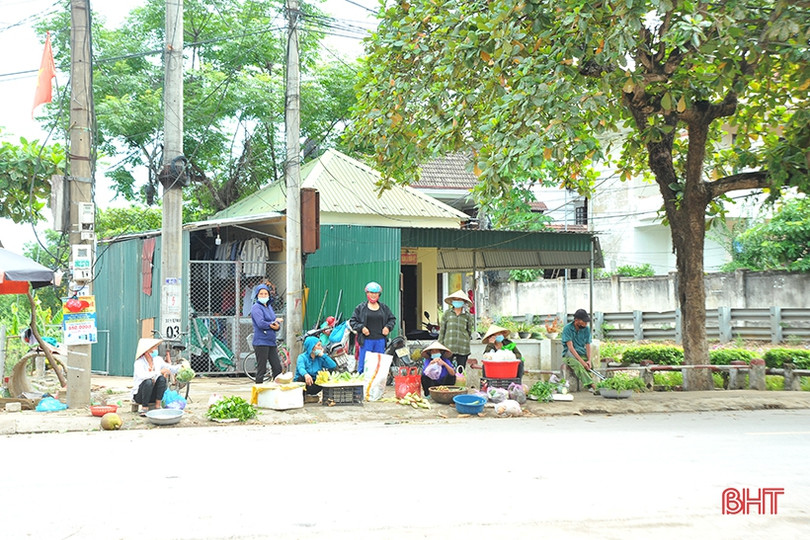 Hà Tĩnh: Dịch Covid-19 còn phức tạp, nhiều người dân vẫn... quên 5K!