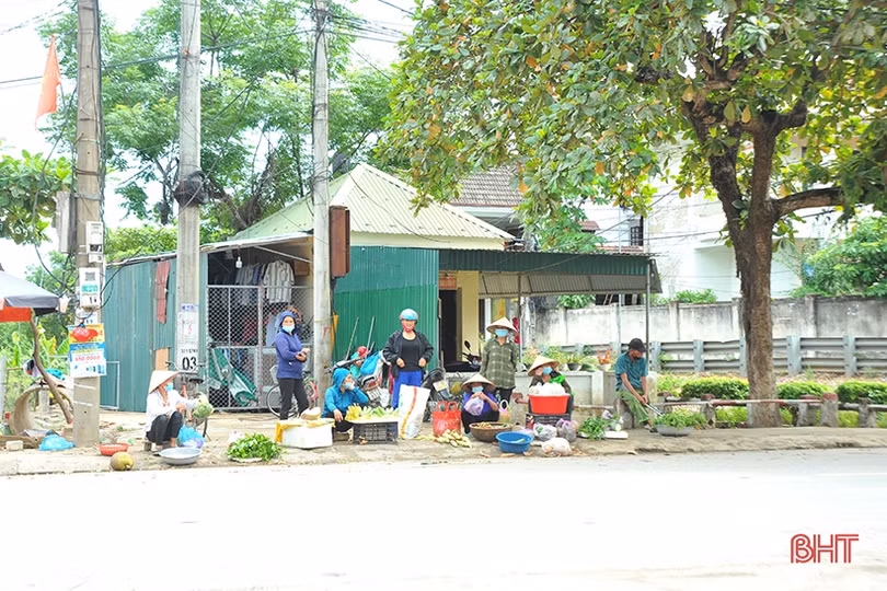 Hà Tĩnh: Dịch Covid-19 còn phức tạp, nhiều người dân vẫn... quên 5K!