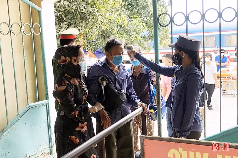 Hà Tĩnh kiểm soát hành khách đi tàu hỏa, phải khai báo y tế đầy đủ