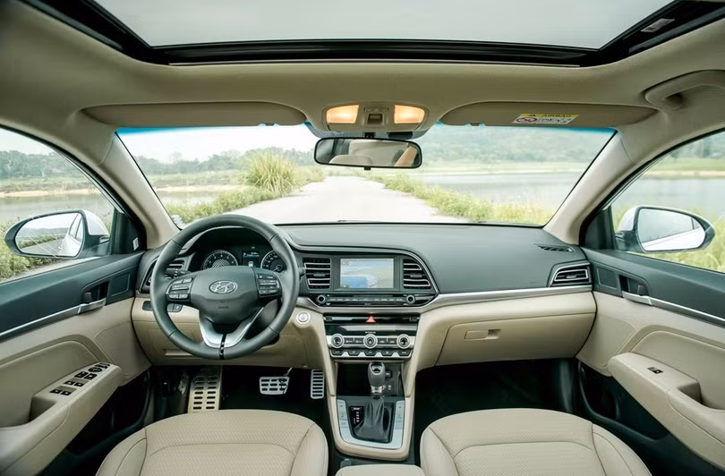 Chọn Toyota Vios GR-S hay Hyundai Elantra 1.6 AT khi có hơn 600 triệu?