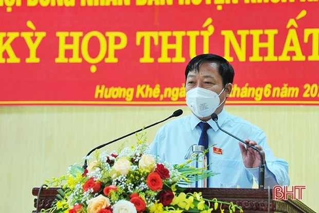 Bí thư Huyện ủy Hương Khê Lê Ngọc Huấn tái cử chức vụ Chủ tịch HĐND huyện