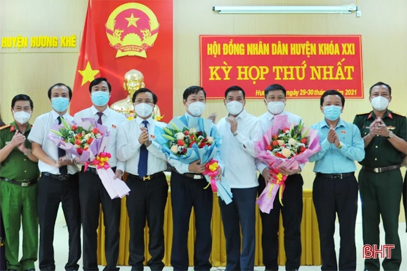 Bí thư Huyện ủy Hương Khê Lê Ngọc Huấn tái cử chức vụ Chủ tịch HĐND huyện