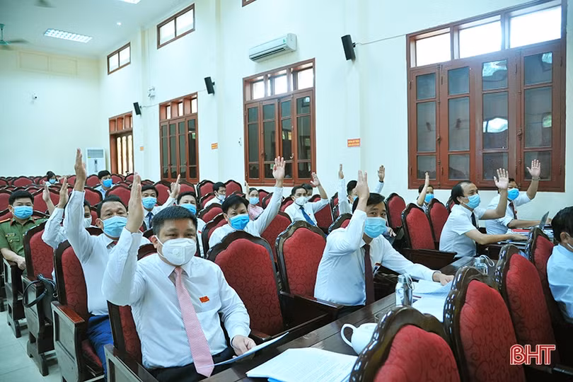 Bí thư Huyện ủy Hương Khê Lê Ngọc Huấn tái cử chức vụ Chủ tịch HĐND huyện