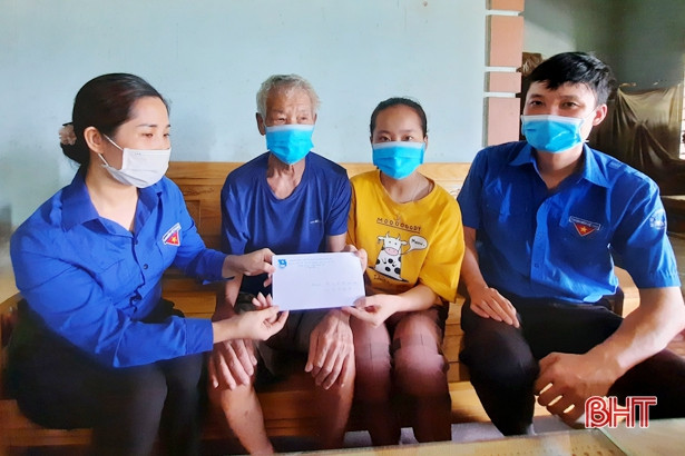 Động viên thí sinh có hoàn cảnh khó khăn trước kỳ thi tốt nghiệp THPT