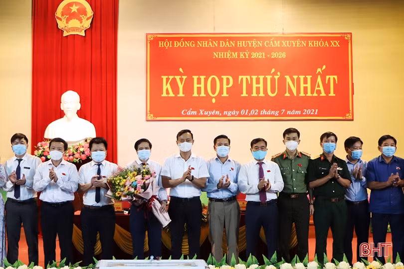 Bí thư Huyện ủy Cẩm Xuyên Phạm Đăng Nhật tái cử chức vụ Chủ tịch HĐND huyện