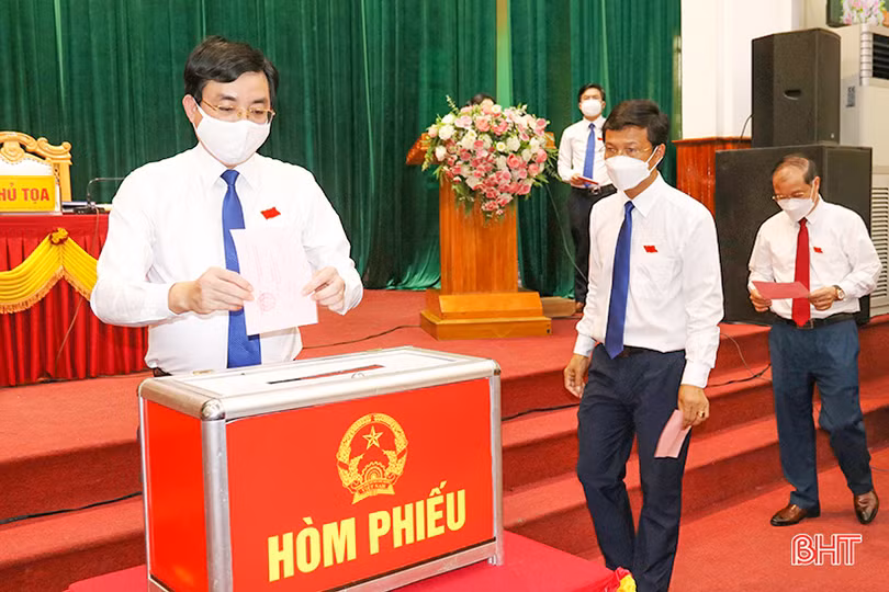 Thị xã Kỳ Anh kiện toàn các chức danh chủ chốt HĐND, UBND