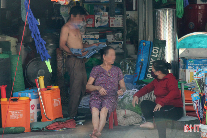 Hà Tĩnh: Dịch Covid-19 còn phức tạp, nhiều người dân vẫn... quên 5K!