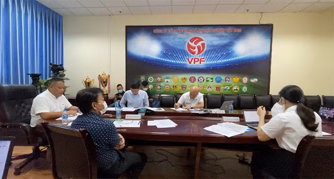 100% CLB nhất trí đá tập trung, V.League sắp trở lại