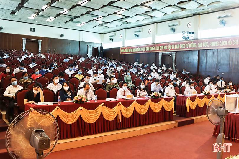 Bí thư Huyện ủy Cẩm Xuyên Phạm Đăng Nhật tái cử chức vụ Chủ tịch HĐND huyện