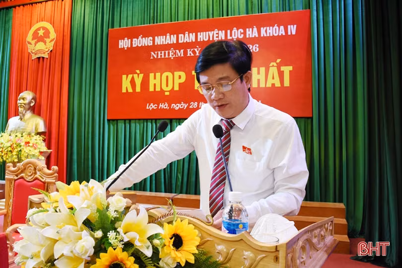 Ông Nguyễn Thế Hoàn được bầu giữ chức Chủ tịch HĐND huyện Lộc Hà