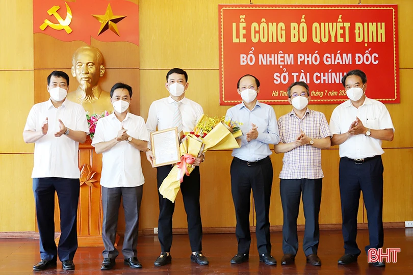 Công bố quyết định bổ nhiệm Phó Giám đốc Sở Tài chính Hà Tĩnh