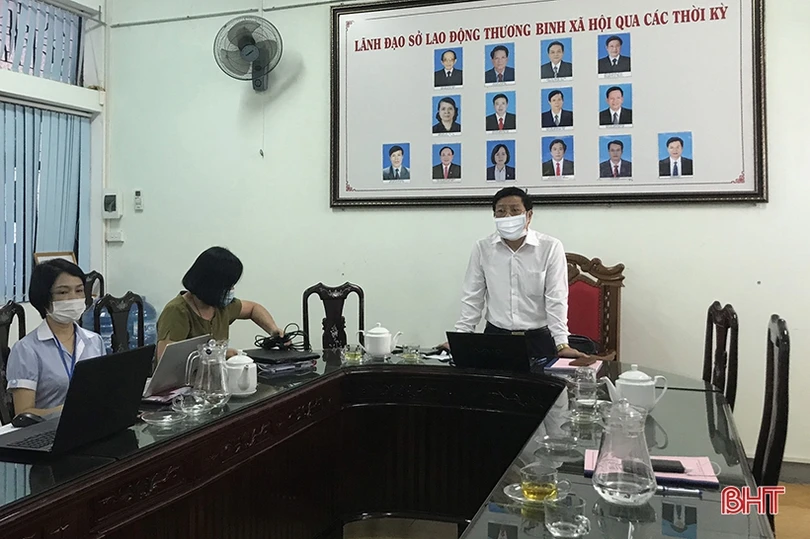 Hà Tĩnh chi trả trợ cấp người có công qua hệ thống bưu điện