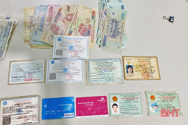 Công an xã nhặt được gần 10 triệu đồng trả lại người đánh rơi