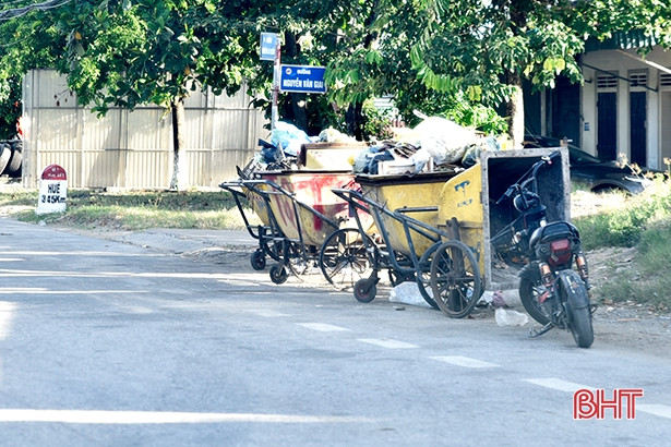Sau 3 tháng ra quân giải tỏa, tình trạng lấn chiếm hành lang ATGT ở Hồng Lĩnh lại tái diễn
