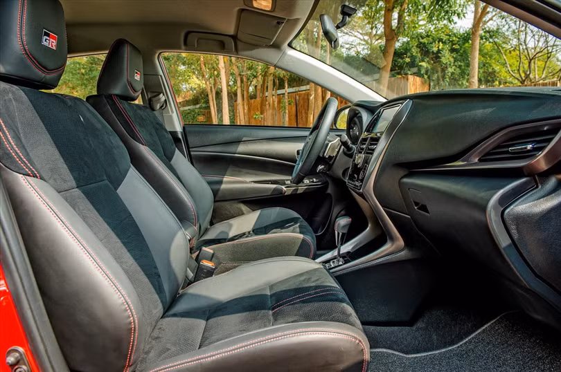 Chọn Toyota Vios GR-S hay Hyundai Elantra 1.6 AT khi có hơn 600 triệu?