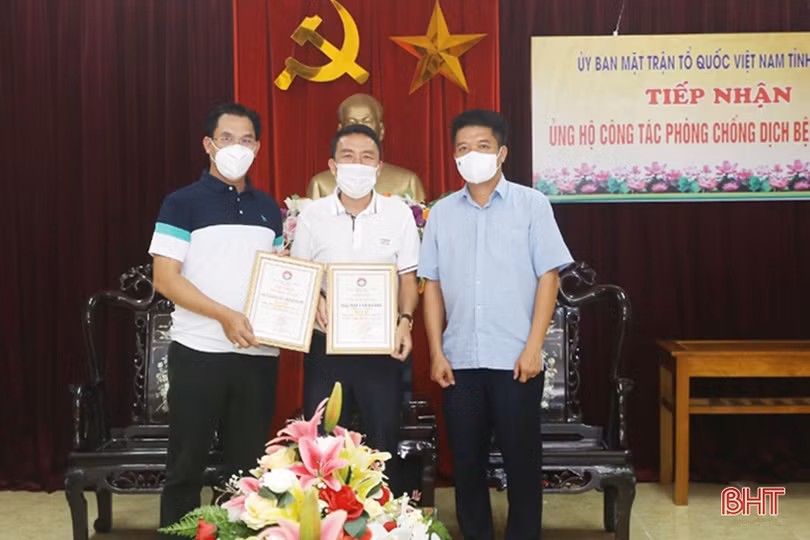 Doanh nghiệp, cá nhân ở TP Hồ Chí Minh ủng hộ Hà Tĩnh 2 tỷ đồng phục vụ phòng, chống dịch