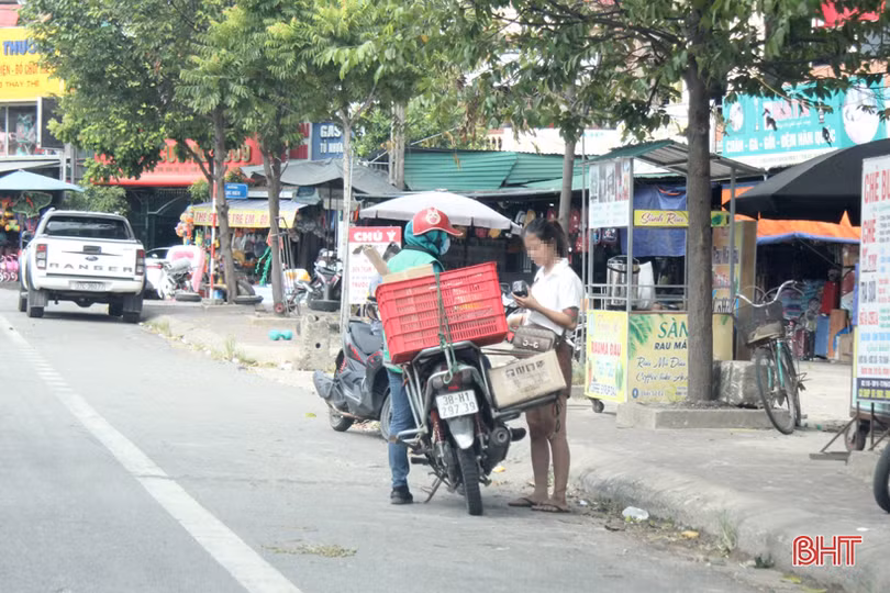 Hà Tĩnh: Dịch Covid-19 còn phức tạp, nhiều người dân vẫn... quên 5K!