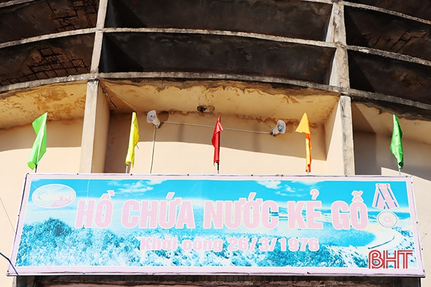 Tuổi trẻ Cẩm Xuyên bàn giao loa phát thanh cảnh báo đuối nước ở hồ Kẻ Gỗ