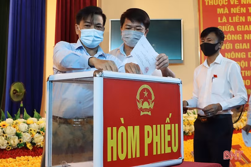 Bí thư Huyện ủy Cẩm Xuyên Phạm Đăng Nhật tái cử chức vụ Chủ tịch HĐND huyện