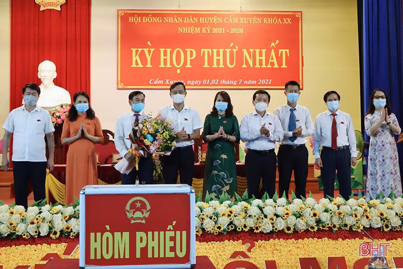 Bí thư Huyện ủy Cẩm Xuyên Phạm Đăng Nhật tái cử chức vụ Chủ tịch HĐND huyện
