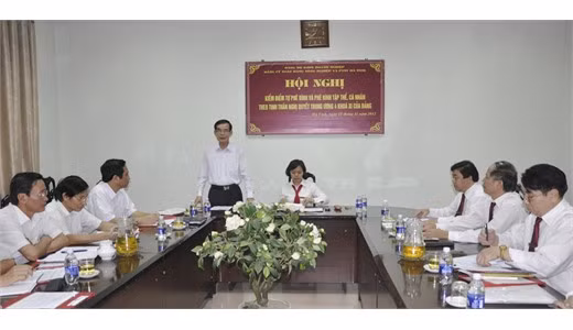 Phó Chủ tịch Thường trực UBND tỉnh Trần Minh Kỳ đánh giá cao công tác chuẩn bị, quy trình, nội dung kiểm điểm của BTV Đảng ủy và Ban Giám đốc Ngân hàng No&PTNT Hà Tĩnh