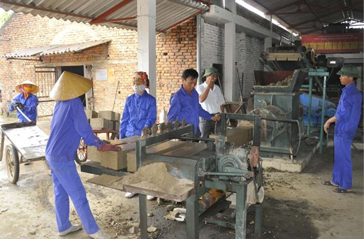 Đoàn kết, nhất trí, giúp Đảng bộ Công ty CP gạch ngói Cầu Họ lãnh đạo thực hiện tốt nhiệm vụ chính trị trong giai đoạn khó khăn