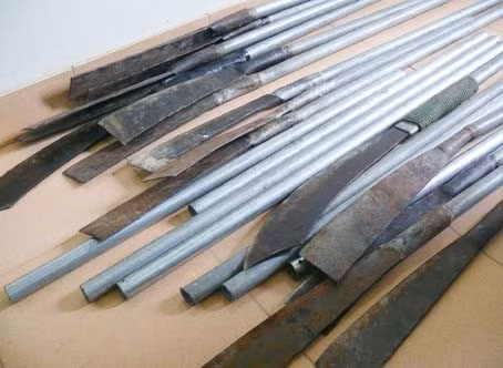 Hung khí một vụ gây rối trật tự công cộng bị Công an TP Hà Tĩnh thu giữ Hung khí một vụ gây rối trật tự công cộng bị Công an TP Hà Tĩnh thu giữ